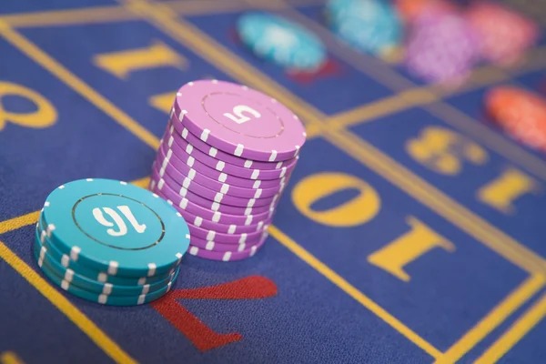 Slot game interface on jupiter togel mobile app showing reels and spin button
